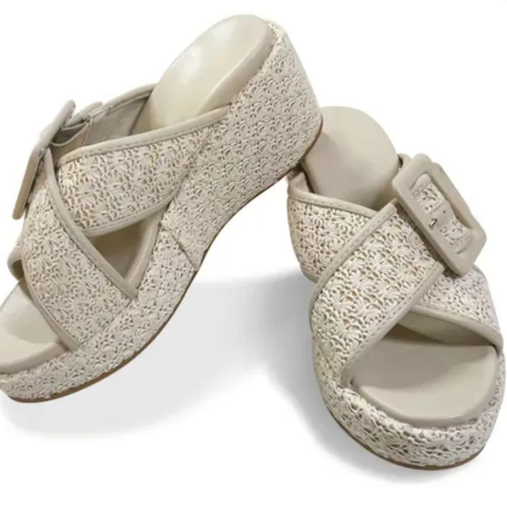 BRAND NEW SEYCHELLS CRISS-CROSS OPEN. WEDGE SANDAL